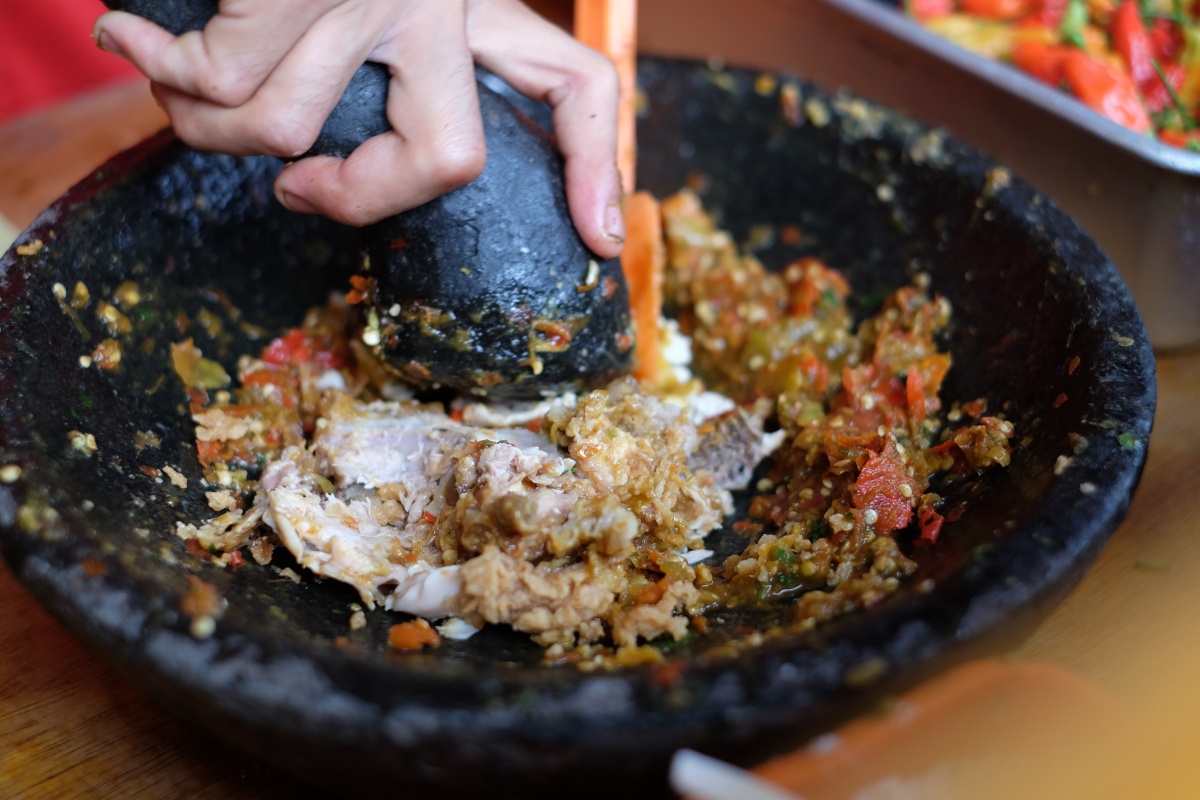 9 Ayam Geprek Paling Enak Dan Unik Di Bandung Foodnote Stories